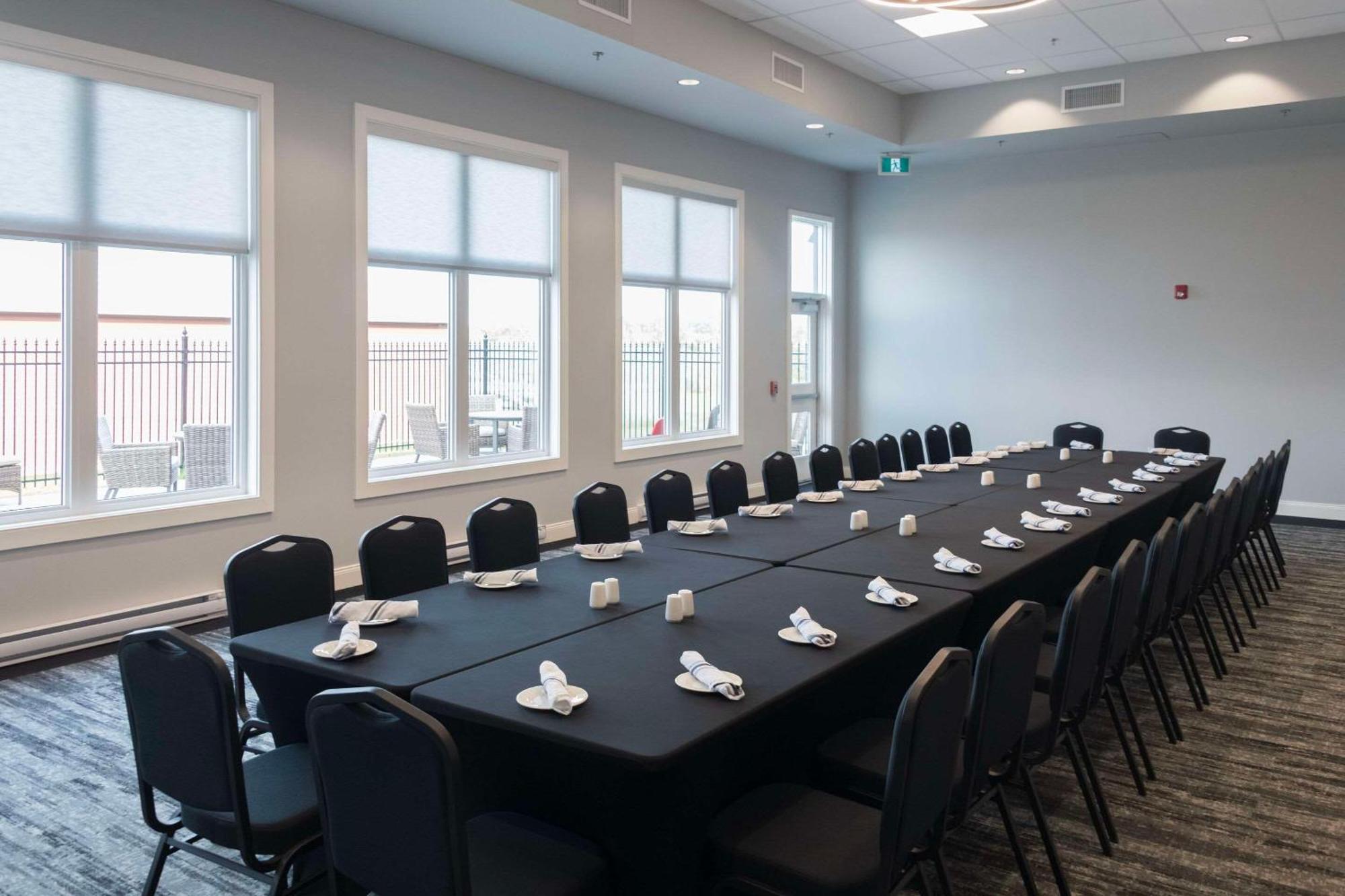 Amsterdam Inn & Suites, Ascend Hotel Collection Florenceville Esterno foto